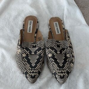 Steve Madden Women's Black and Tan Snake Print Mules
